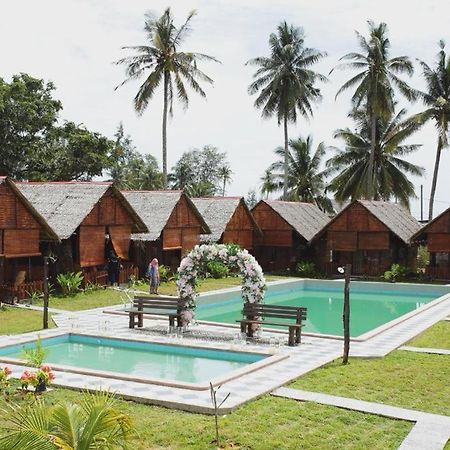 Nipoh Beach Cottage Kijal Bagian luar foto