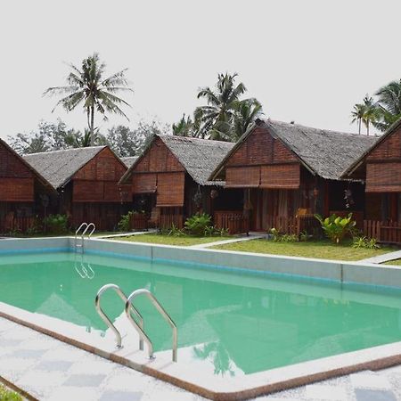 Nipoh Beach Cottage Kijal Bagian luar foto