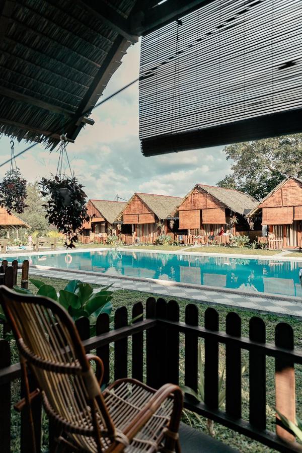 Nipoh Beach Cottage Kijal Bagian luar foto