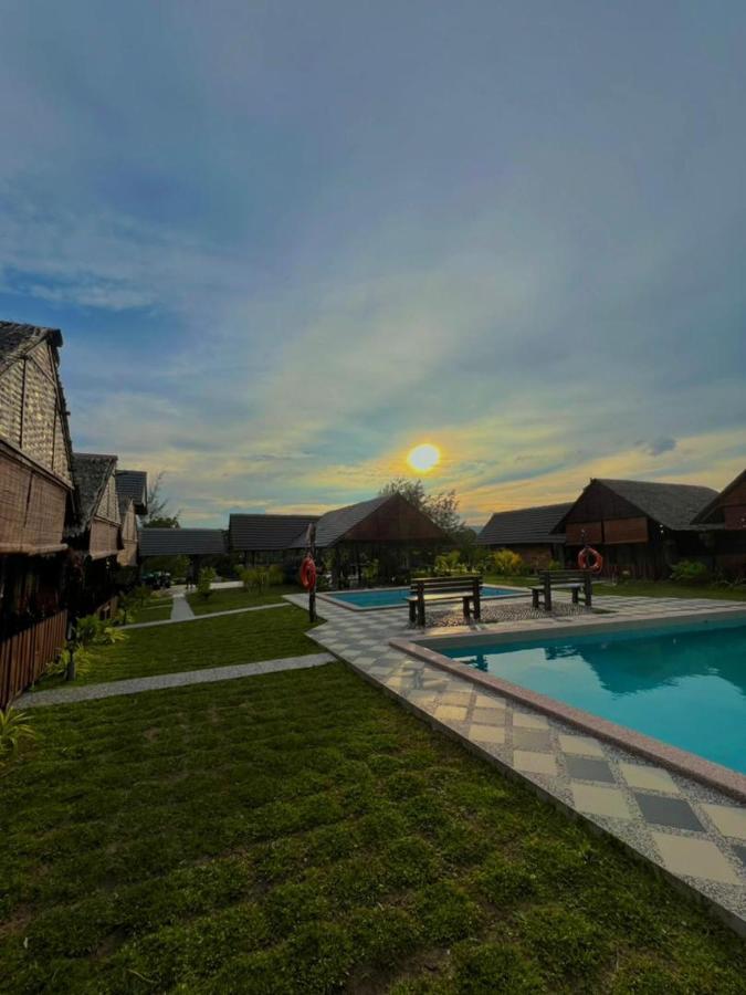 Nipoh Beach Cottage Kijal Bagian luar foto