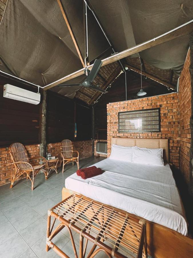 Nipoh Beach Cottage Kijal Bagian luar foto